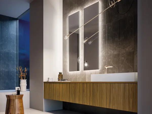 Waschtisch mit Auflagebecken, Serie VERTIGO, 240 x 52 cm. Individuell geplanter Waschplatz nach Maß.